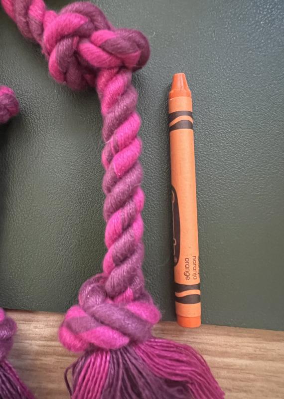 To show thickness of the rope.