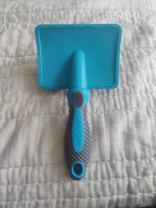 Soft bristles, comfortable grip, and large size make this a great brush