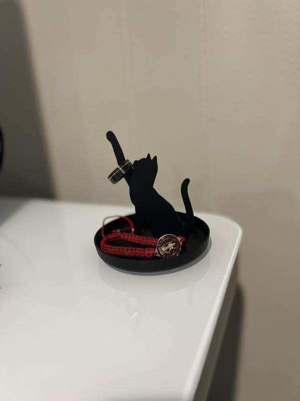Place bracelet on bottom tray