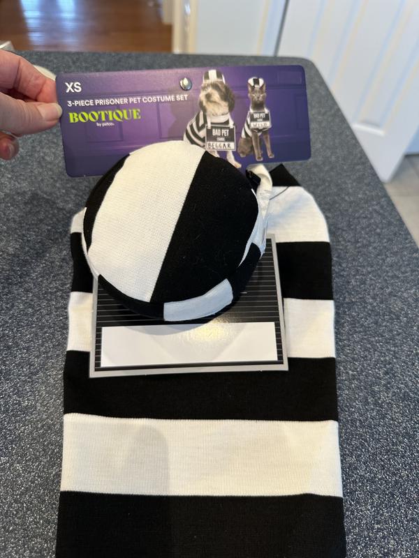 Comes with shirt, hat & sign!