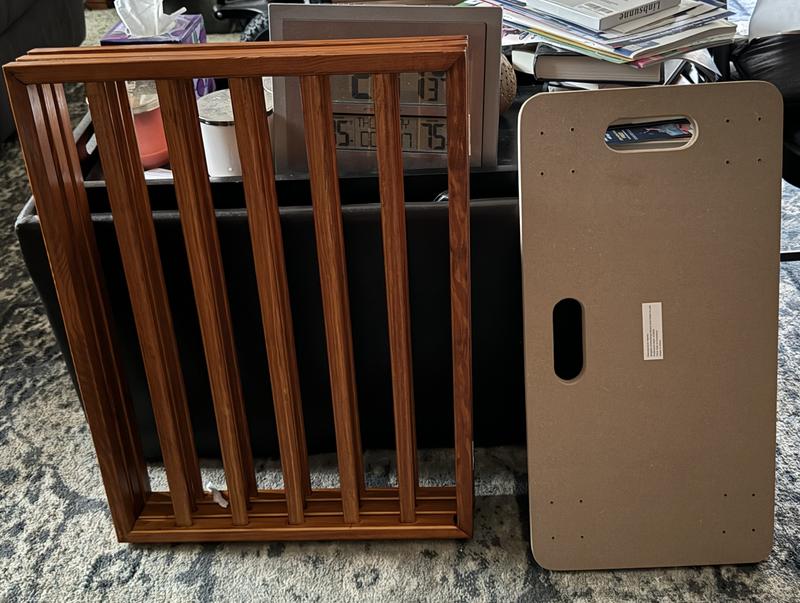 The gate I bought is on the right. What I did not order is on the right.