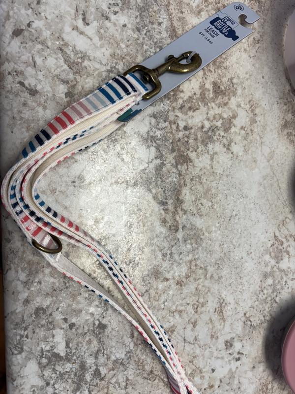 Leash close up