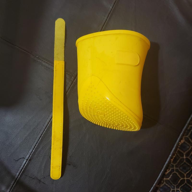 Strap completely disengaged from boot