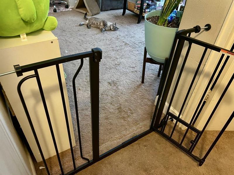 Wonderful gate! Fits this spot so well in our apartment!