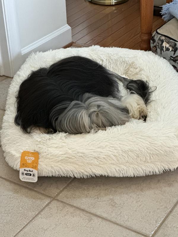 Attractive Bed and no shedding of fur