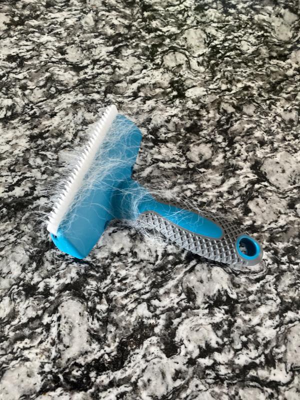 After use. Note the hair doesn’t collect up in the teeth as well.