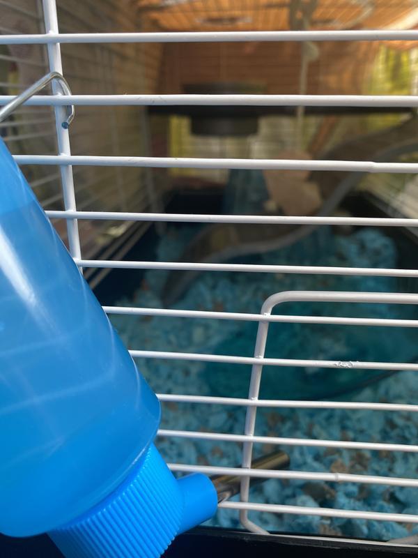 It has to be wedged between 2 vertical bars or else it just flops over