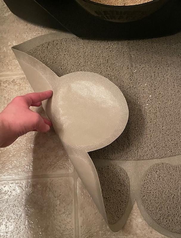 The edges stay flat to the floor, and the mat does not slide around.