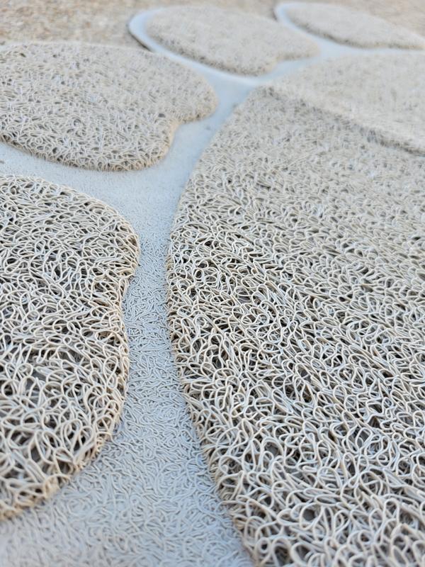 Raised edges of squishy lufa-type material