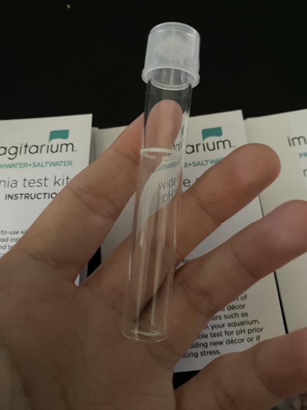 The glass tube. It comes with 4.