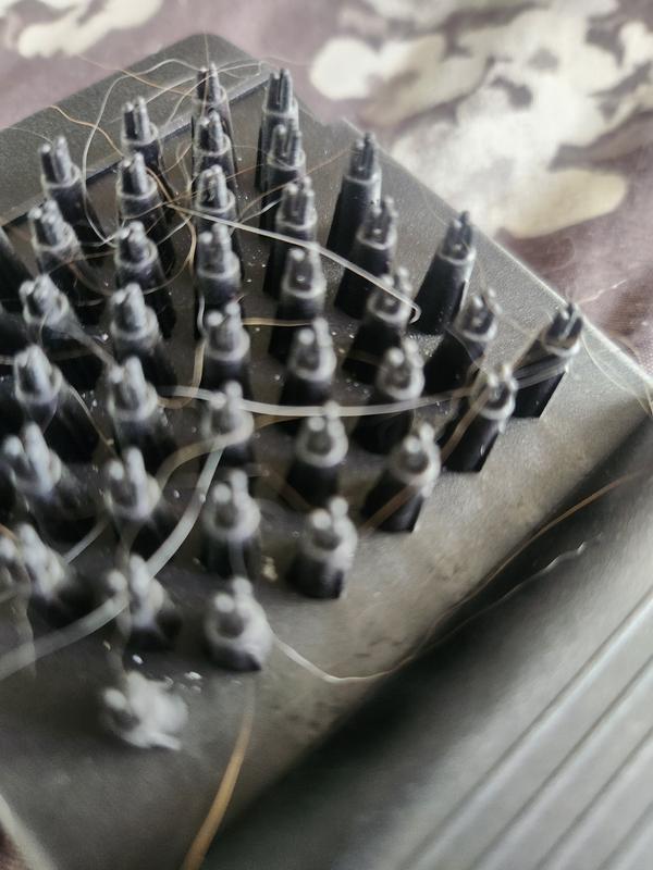 Part massage part loose hair catch