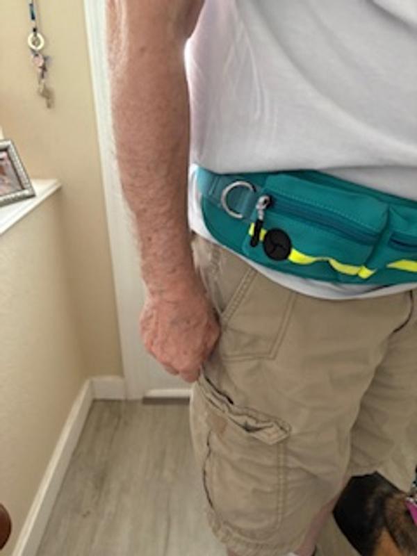 Convenient D ring to clip keys.