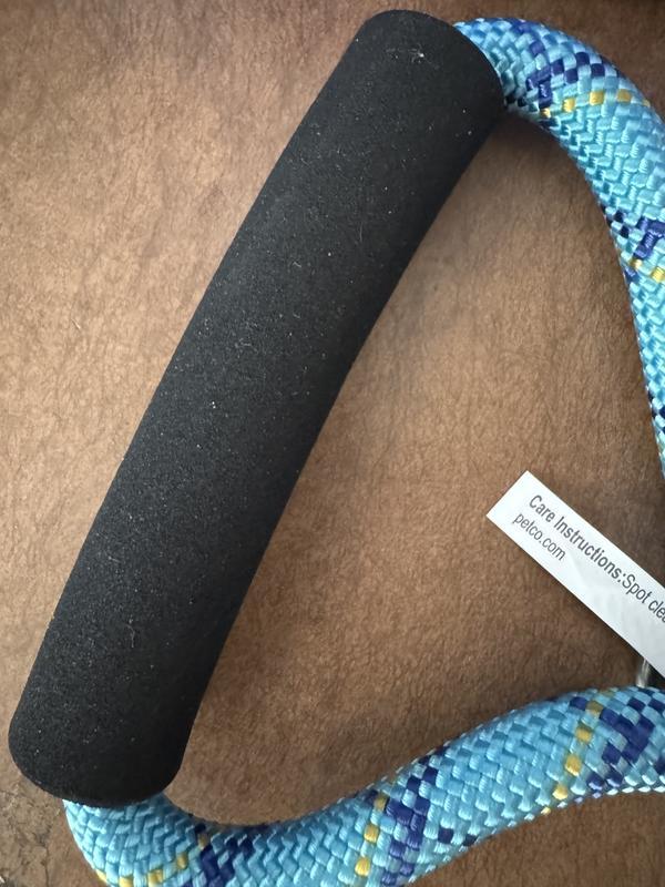 Handle and up close leash