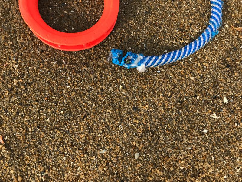 rope is joined by a plastic pipe not welded for series tagging :-)