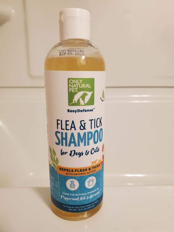 EasyDefense Flea Tick Shampoo for Dogs Cats Only Natural Pet