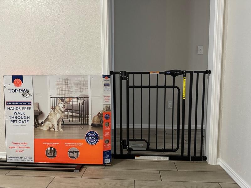 Hands free pet gate best sale