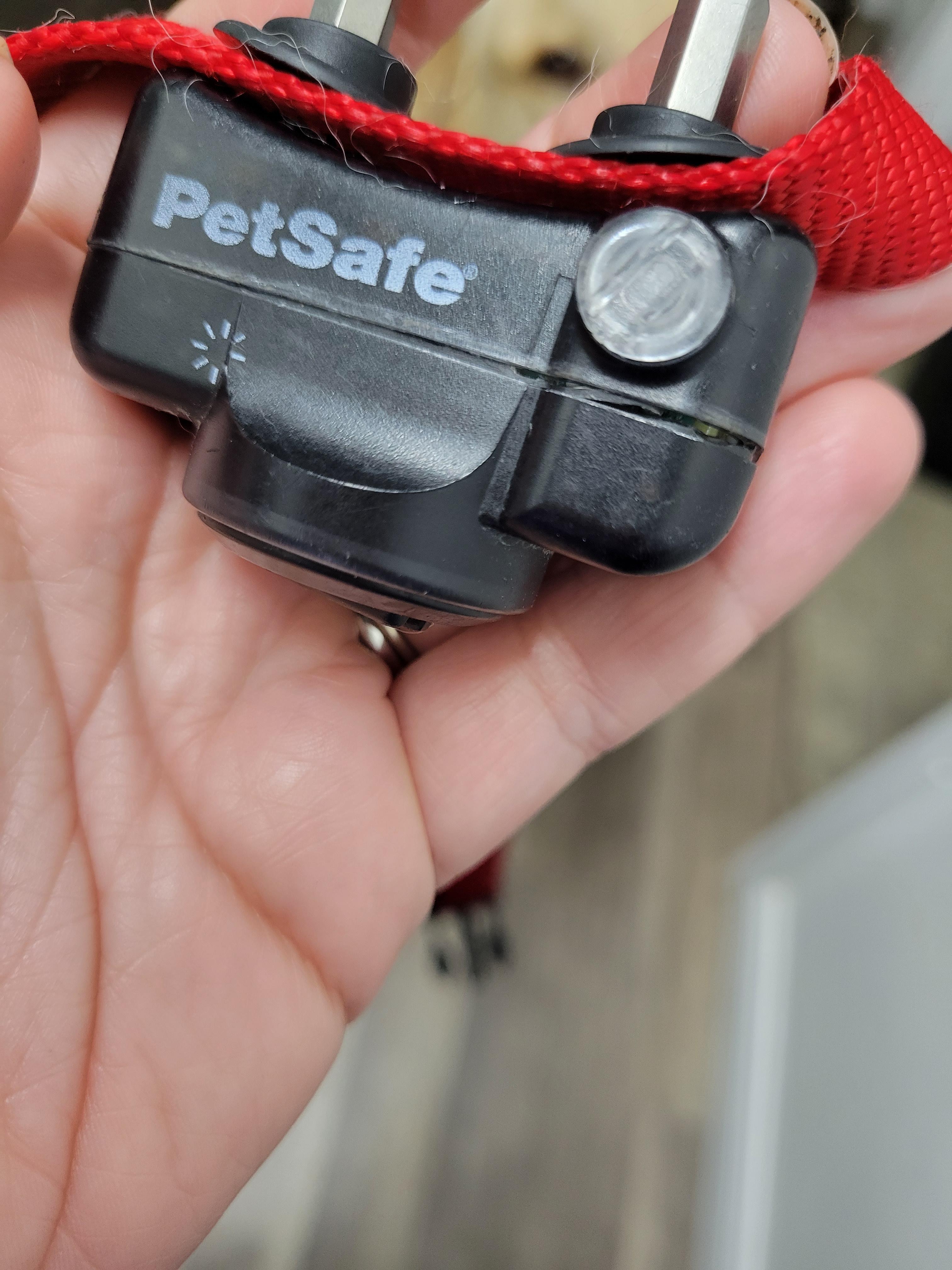 PetSafe® Deluxe In-Ground Fence UltraLight™ Receiver Collar | A