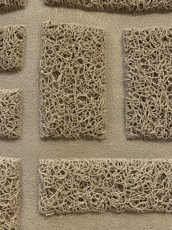 Close-up of litter lock design