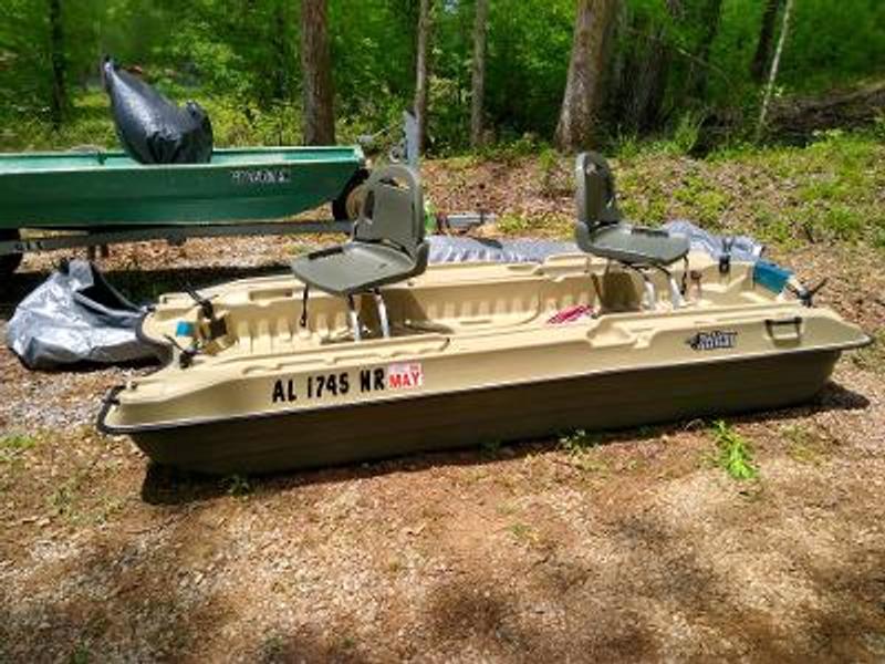 Pelican Bass Raider 10E 10'2 Pontoon Boat