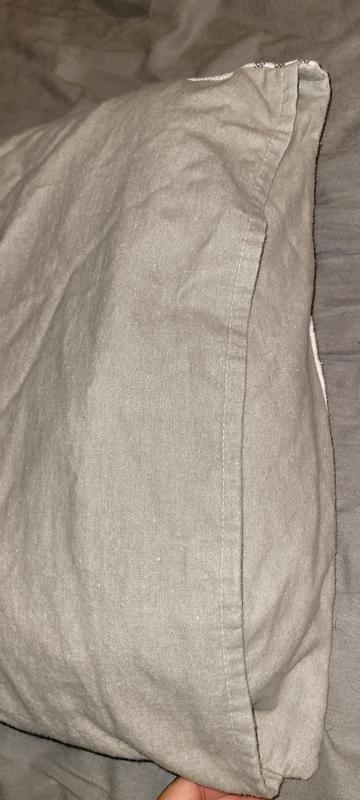 Pillowcase lip cover