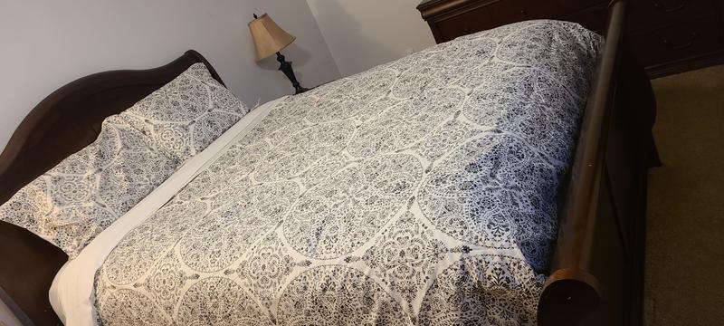 Fits queen bed perfectly