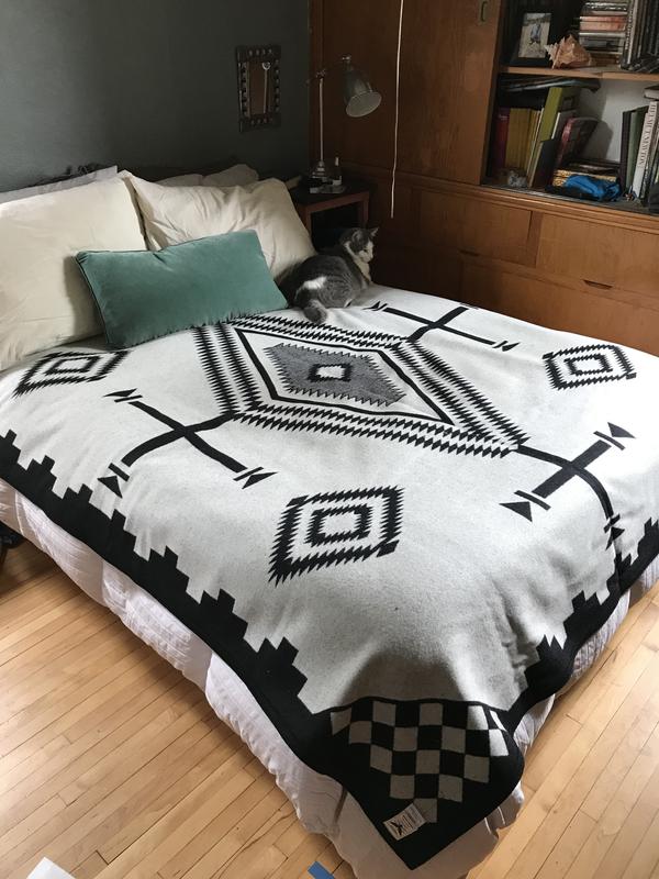 Los Ojos Blanket