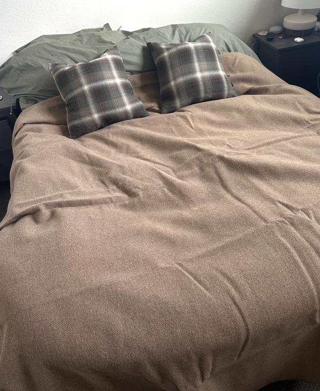 Shop Machine-washable Wool Eco-Wise Wool Solid Blanket | Pendleton