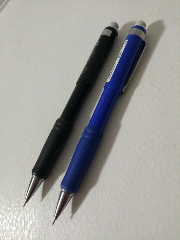 Red or Black Barrel QE517 Pentel Twist-Erase III Mechanical Pencil 0.7mm 