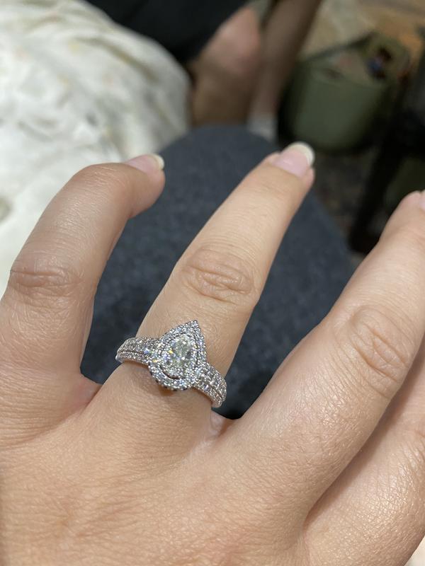 Vera wang best sale pear engagement ring