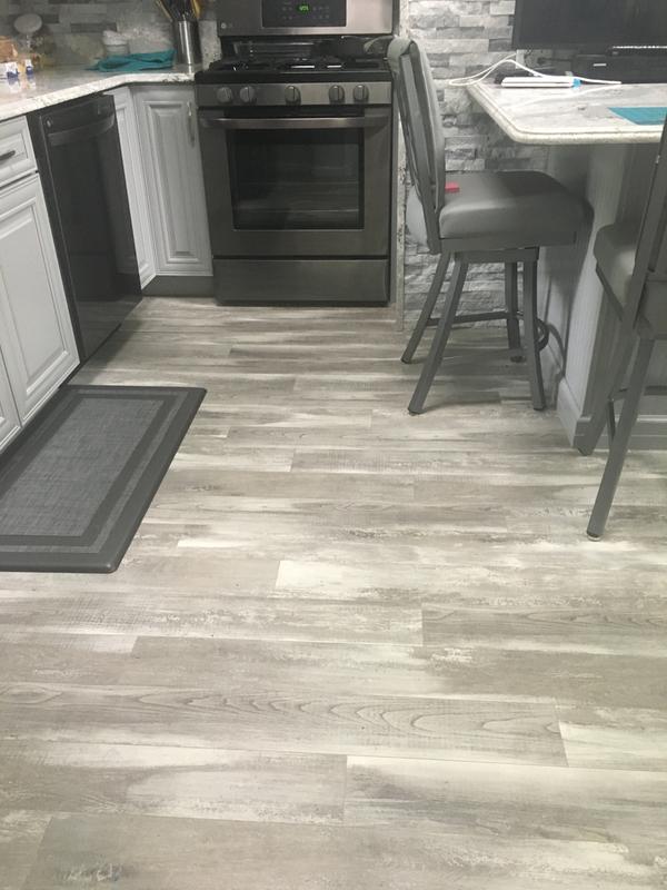 Pergo Portfolio + WetProtect Waterfall Oak Waterproof Laminate Flooring
