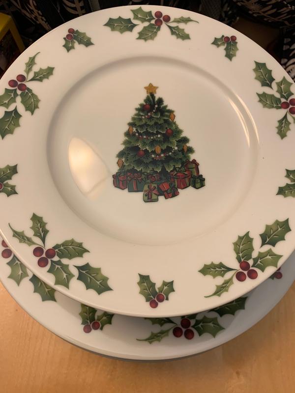 Pfaltzgraff Christmas Day 24-Piece Dinnerware S et