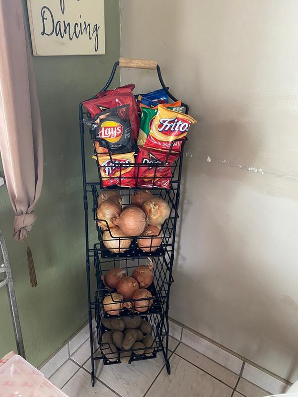 Organized produce and snacks. Stylish!