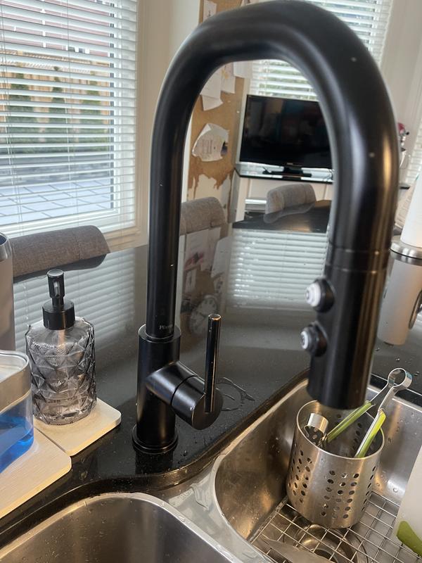 Polished Chrome Zanna F-529-7ZNRC 1-Handle Pull-Down Kitchen