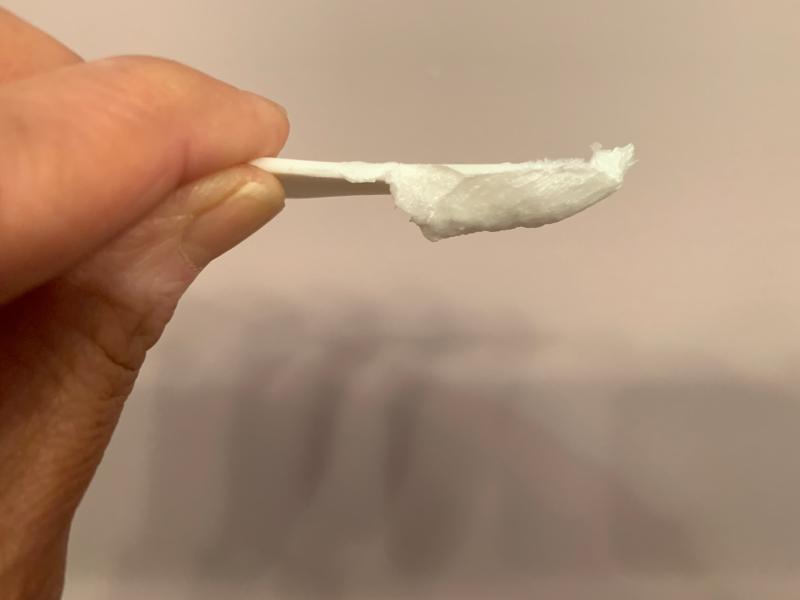 Thick so it does not fall off the scoop