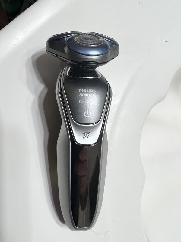 Philips Norelco 5700 Electric Shaver Review - Moo Review