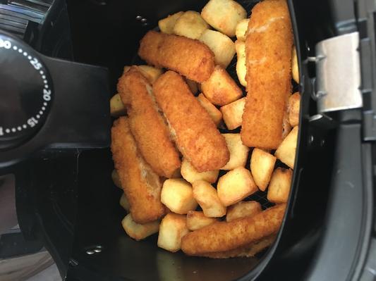 Fish fingers and crispy potatoes