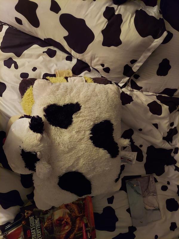 Here you can see that the bee pillow i bought when they first came out is just SLIGHTLY larger than the new one
 The difference is easier to tell in person