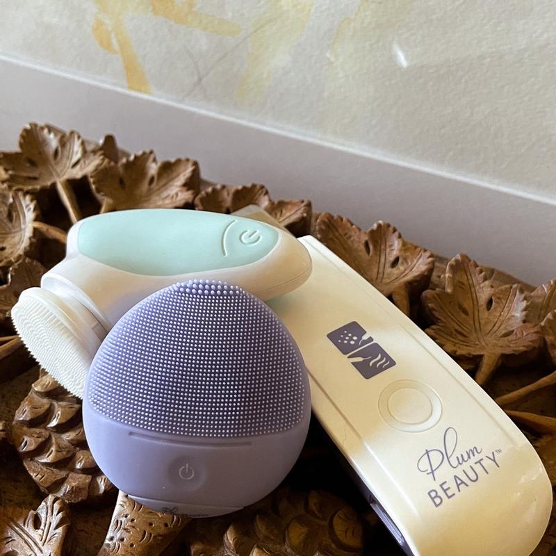 Silicone Facial Brush | Cleansing Brush | Plum Beauty