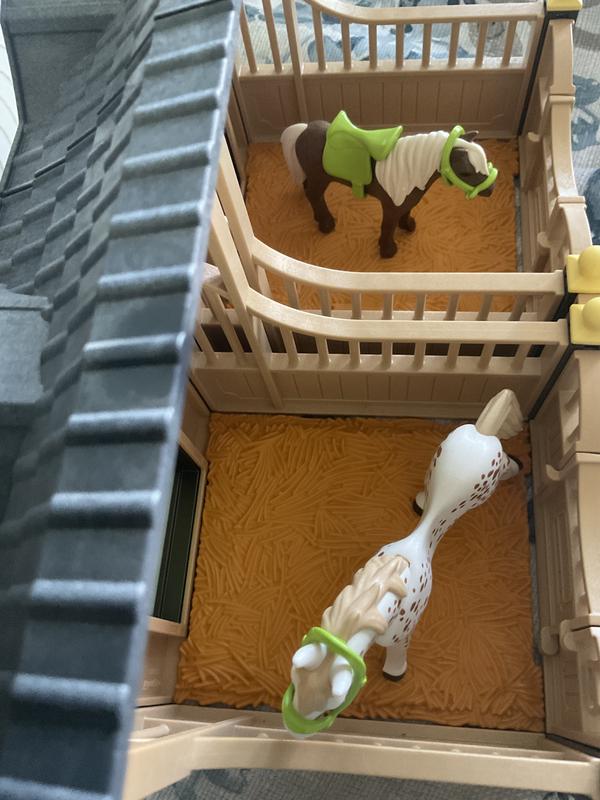 Horses have 3 different halters