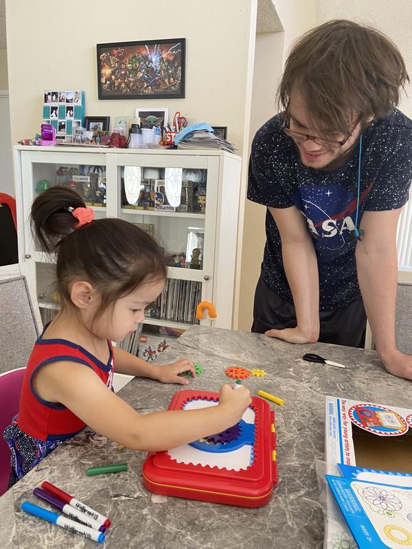 Hayley's Discovery Toys - Younger kids can enjoy Spirographing, too! 😊🎨✏️  Click on the link to check out Spirograph Jr. on my website.   Jr-Set,12615,197.aspx