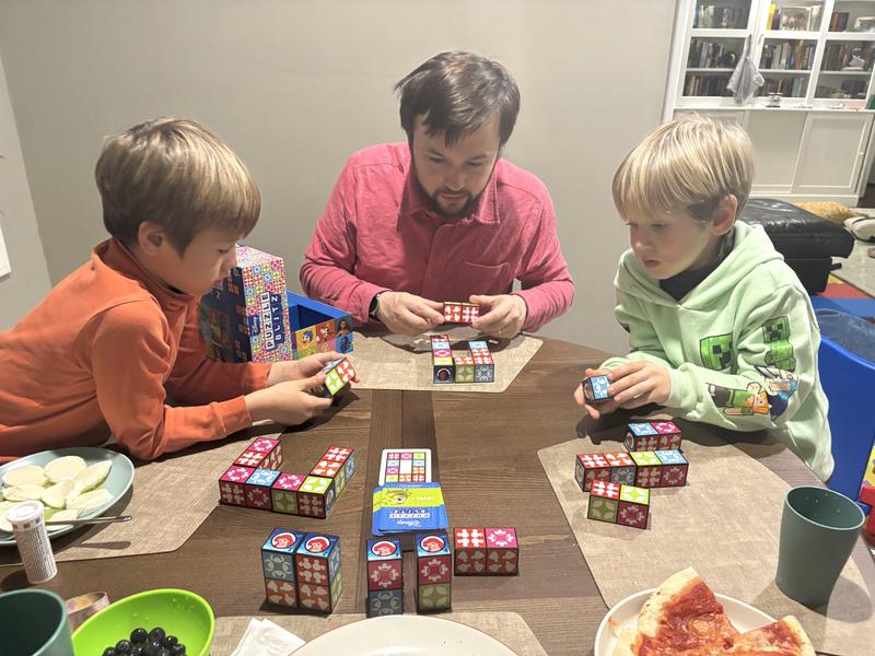 Customer photo for "Competitive Logic Game for the whole family!"