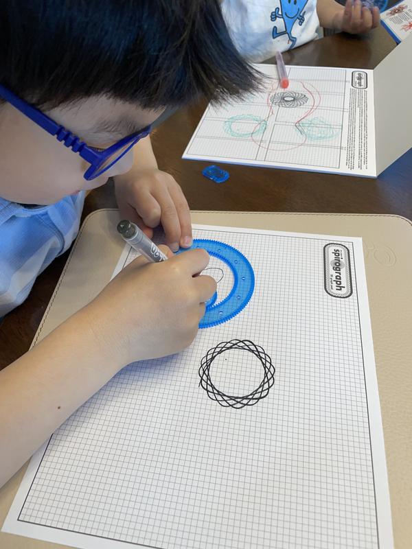  Spirograph 3D - The Classic Way to Make Amazing 3D Designs -  See Your Designs Pop Off The Page! - Ages 8+ : Toys & Games