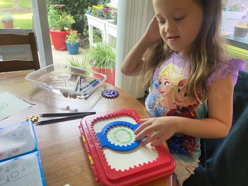 Hayley's Discovery Toys - Younger kids can enjoy Spirographing, too! 😊🎨✏️  Click on the link to check out Spirograph Jr. on my website.   Spirograph-Jr-Set,12615,197.aspx