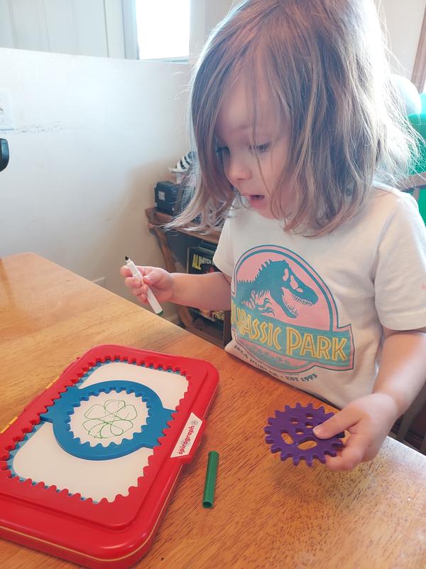 Hayley's Discovery Toys - Younger kids can enjoy Spirographing, too! 😊🎨✏️  Click on the link to check out Spirograph Jr. on my website.   Jr-Set,12615,197.aspx