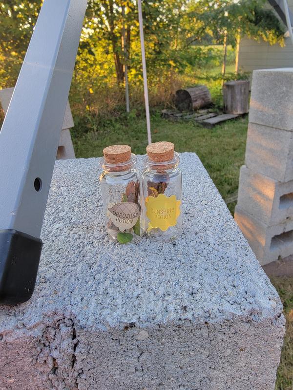 Craft-Tastic Scavenger Hunt Potions DIY Nature Craft Kit - Make 7 Magic Potions With Recipe Book, Ages 4+