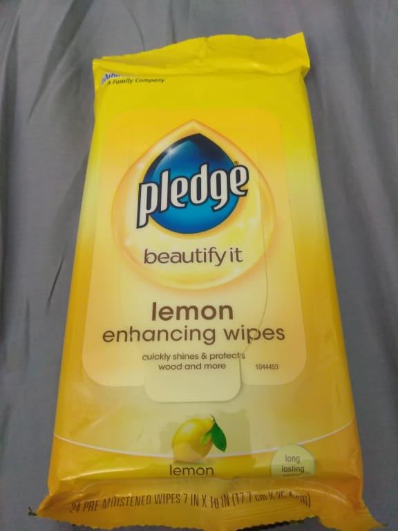 Pledge Expert Care Wood Wipes, Shines and Protects, Removes Fingerprints,  Lemon Scent, 24 Count (Pack of 1)