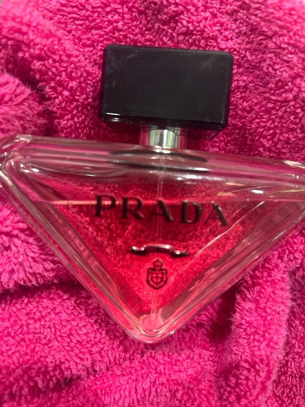 Customer photo for "Nice warm scent that stays on my clothes for hours"