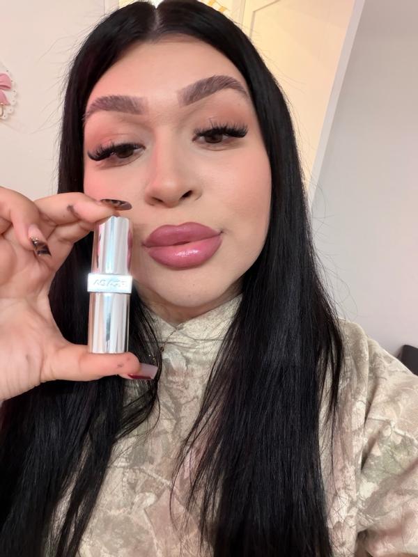 Customer photo for "moisturizing finish, and natural color"