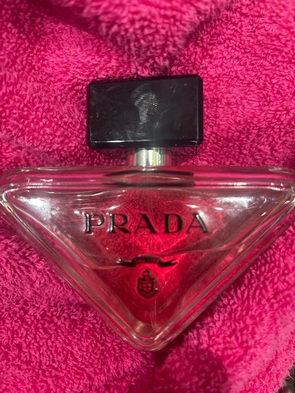 Customer photo for "Nice warm scent that stays on my clothes for hours"
