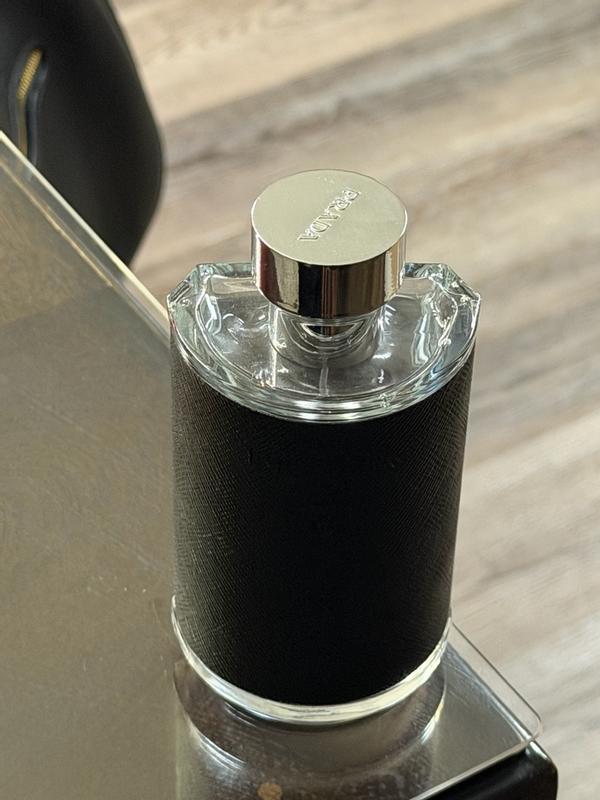 Customer photo for "Very easy to wear nice smelling"